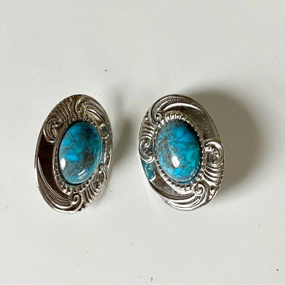 SOLD!! Oval concho silvertone faux turquoise vintage clip on earrings, - Picture 5 of 6